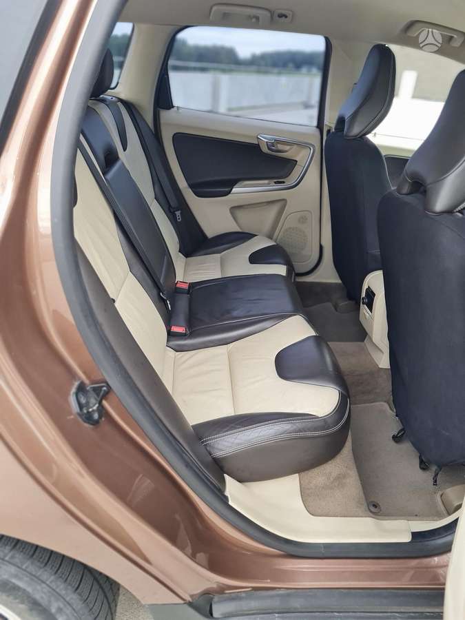 Volvo XC60 2010 — photo 12