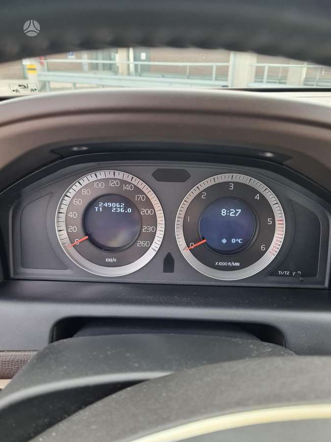 Volvo XC60 2010 — photo 13