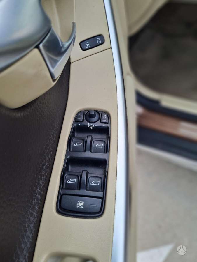 Volvo XC60 2010 — photo 14