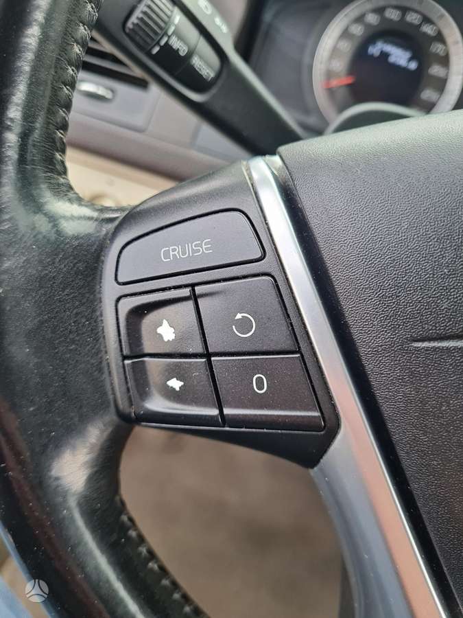 Volvo XC60 2010 — photo 16
