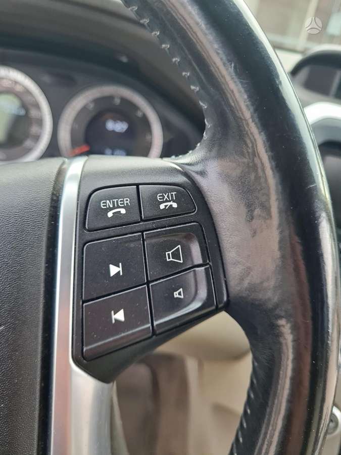 Volvo XC60 2010 — photo 17