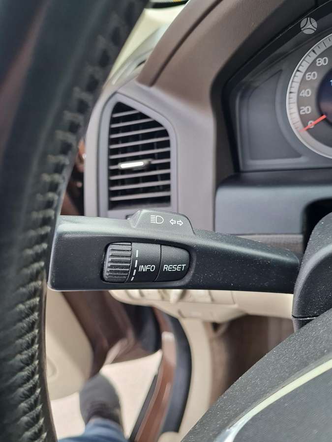 Volvo XC60 2010 — photo 18
