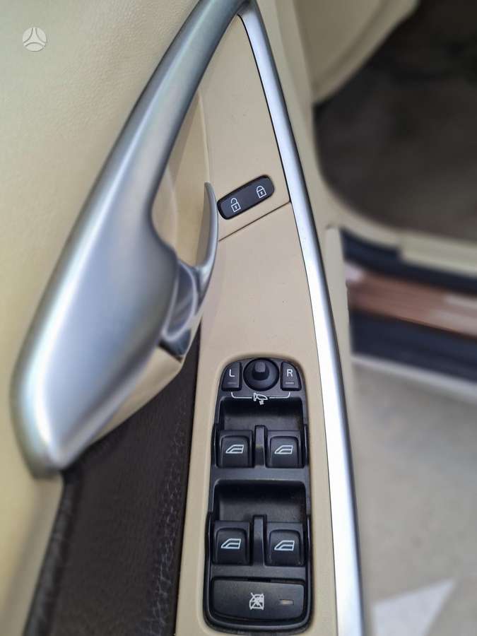 Volvo XC60 2010 — photo 21