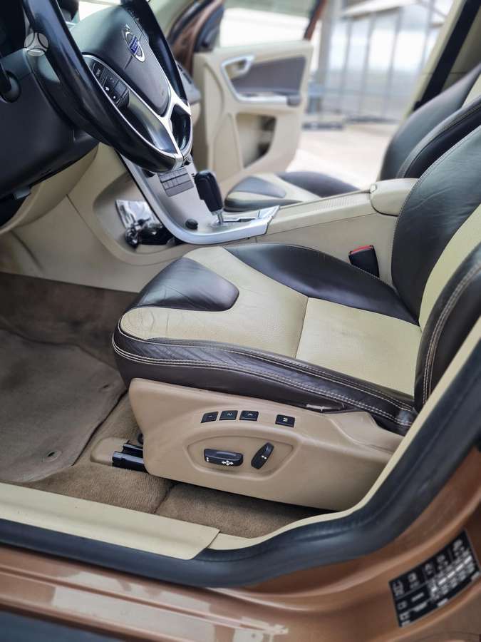 Volvo XC60 2010 — photo 22