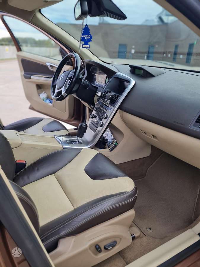 Volvo XC60 2010 — photo 23