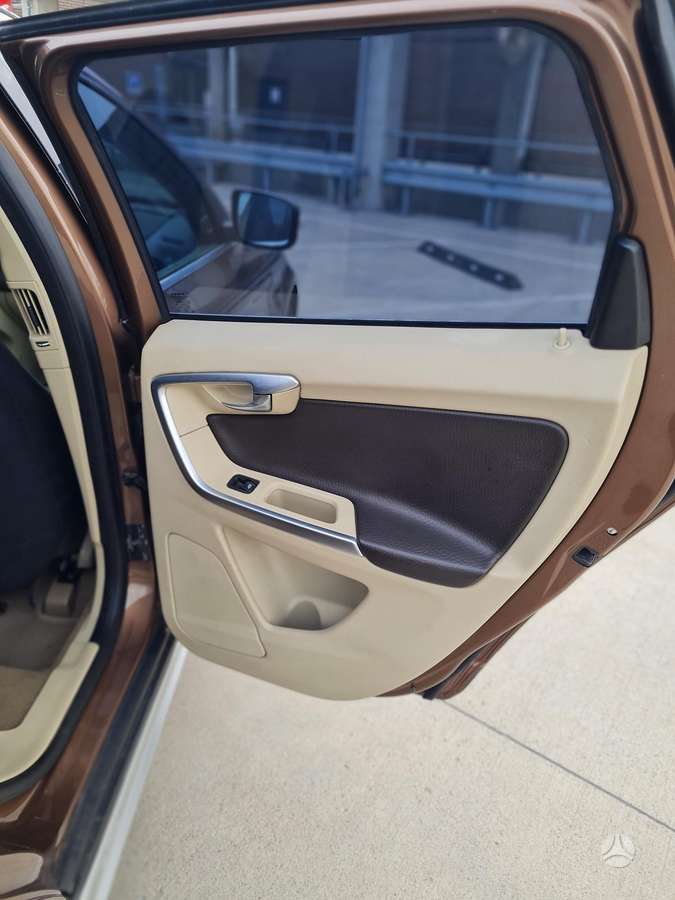 Volvo XC60 2010 — photo 26