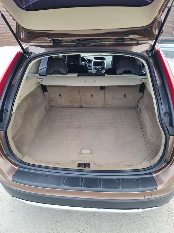 Volvo XC60 2010 — photo 27