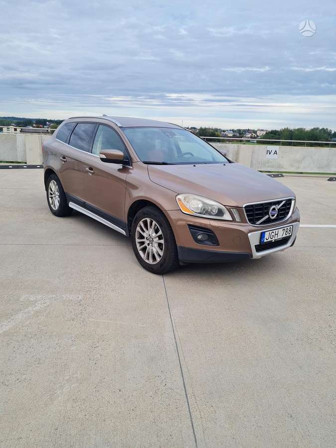 Volvo XC60 2010 — interior