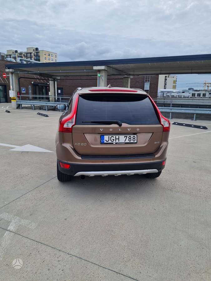Volvo XC60 2010 — photo 6