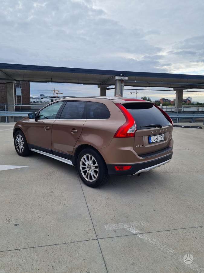 Volvo XC60 2010 — photo 7