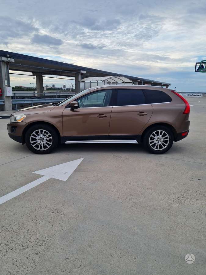 Volvo XC60 2010 — photo 8