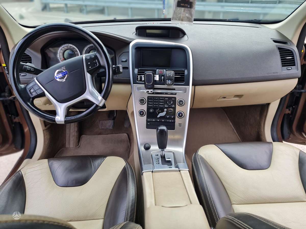 Volvo XC60 2010 — photo 9