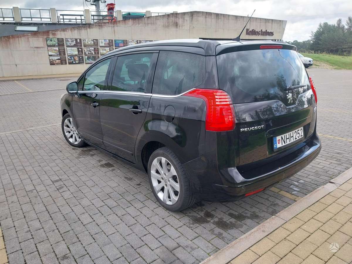 Peugeot 5008 2011 — engine 1560 cm³, 111 HP (82kW)