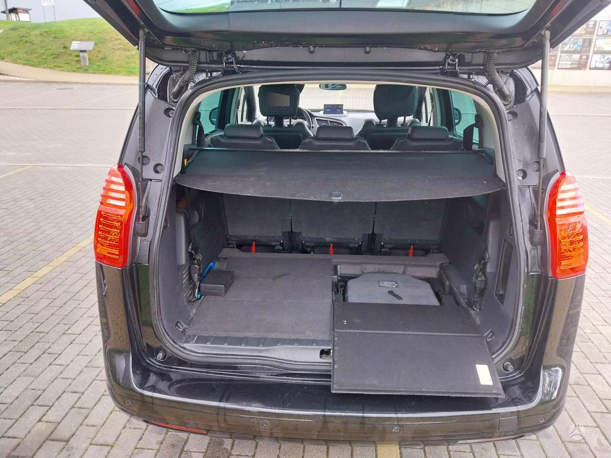 Peugeot 5008 2011 — photo 7