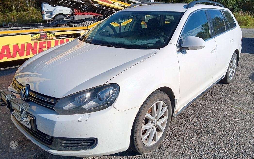 Volkswagen Golf 2011 — rear view