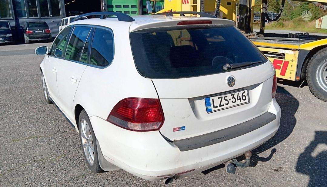 Volkswagen Golf 2011 — interior