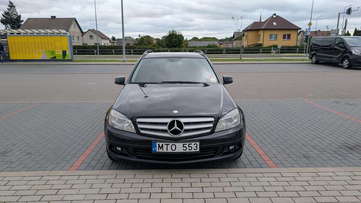 Mercedes-Benz C200 2010 — rear view