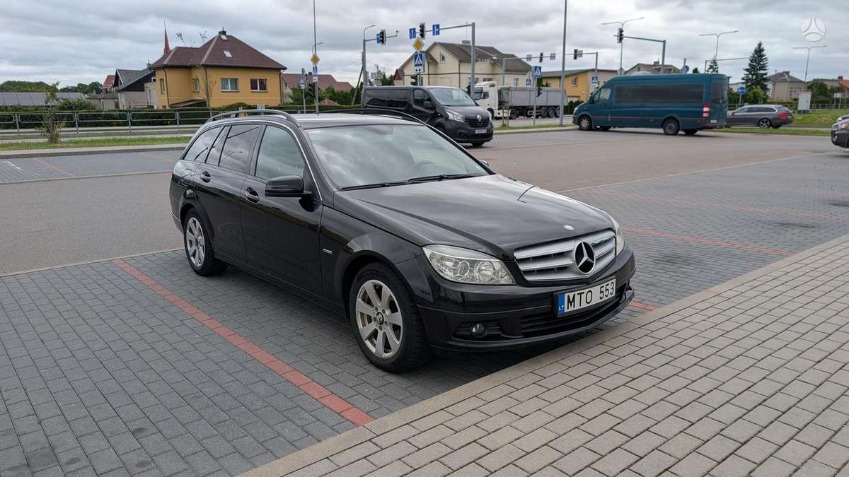 Mercedes-Benz C200 2010 — interior