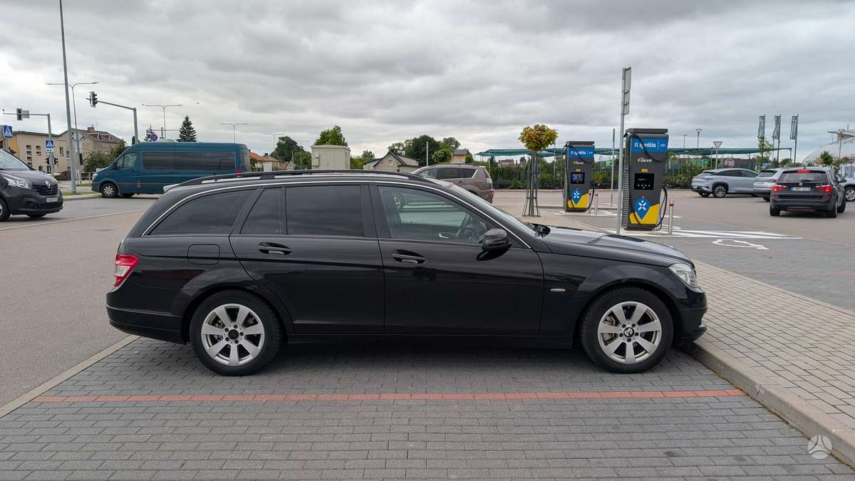 Mercedes-Benz C200 2010 — engine 2143 cm³, 136 HP (100kW)