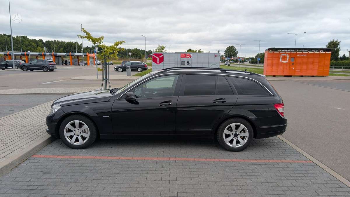 Mercedes-Benz C200 2010 — photo 8