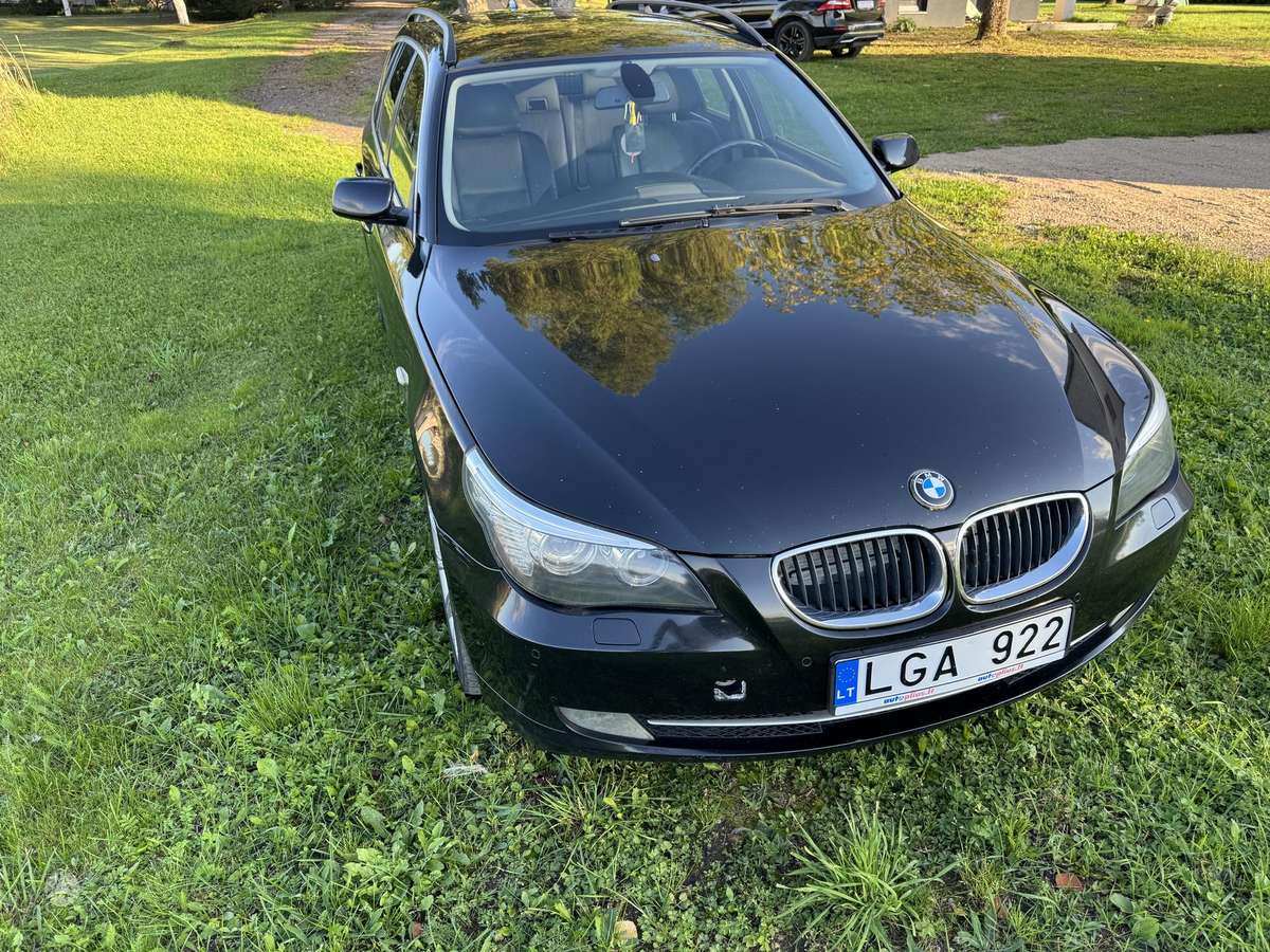 BMW 525 2008 — interior