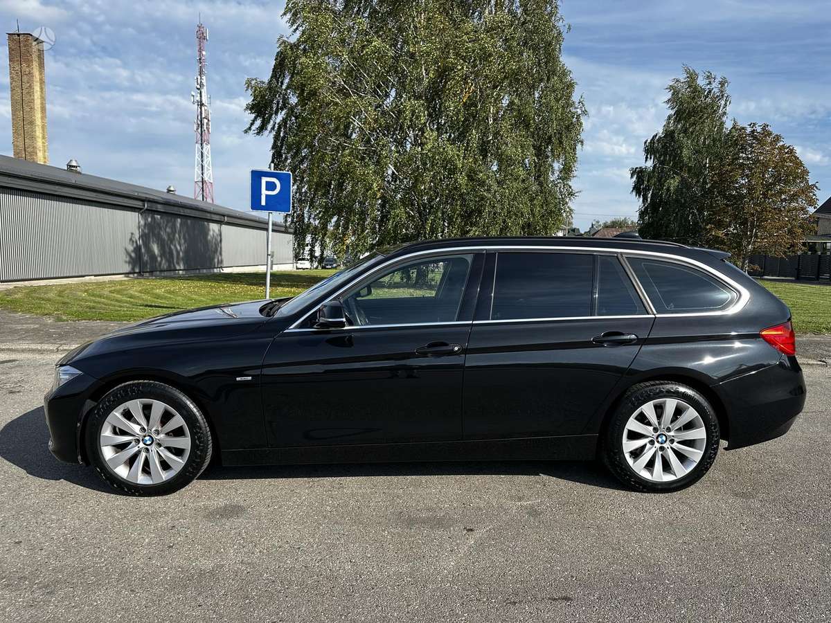 BMW 318 2013 — вигляд ззаду