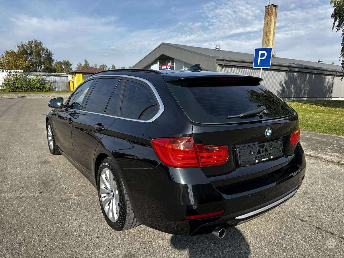 BMW 318 2013 — салон