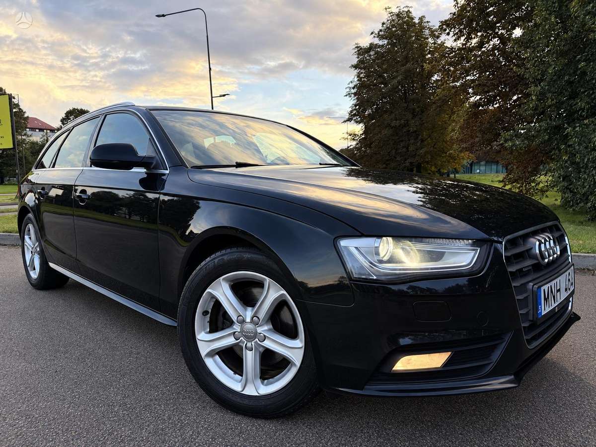 Audi A4 2013 — вигляд ззаду