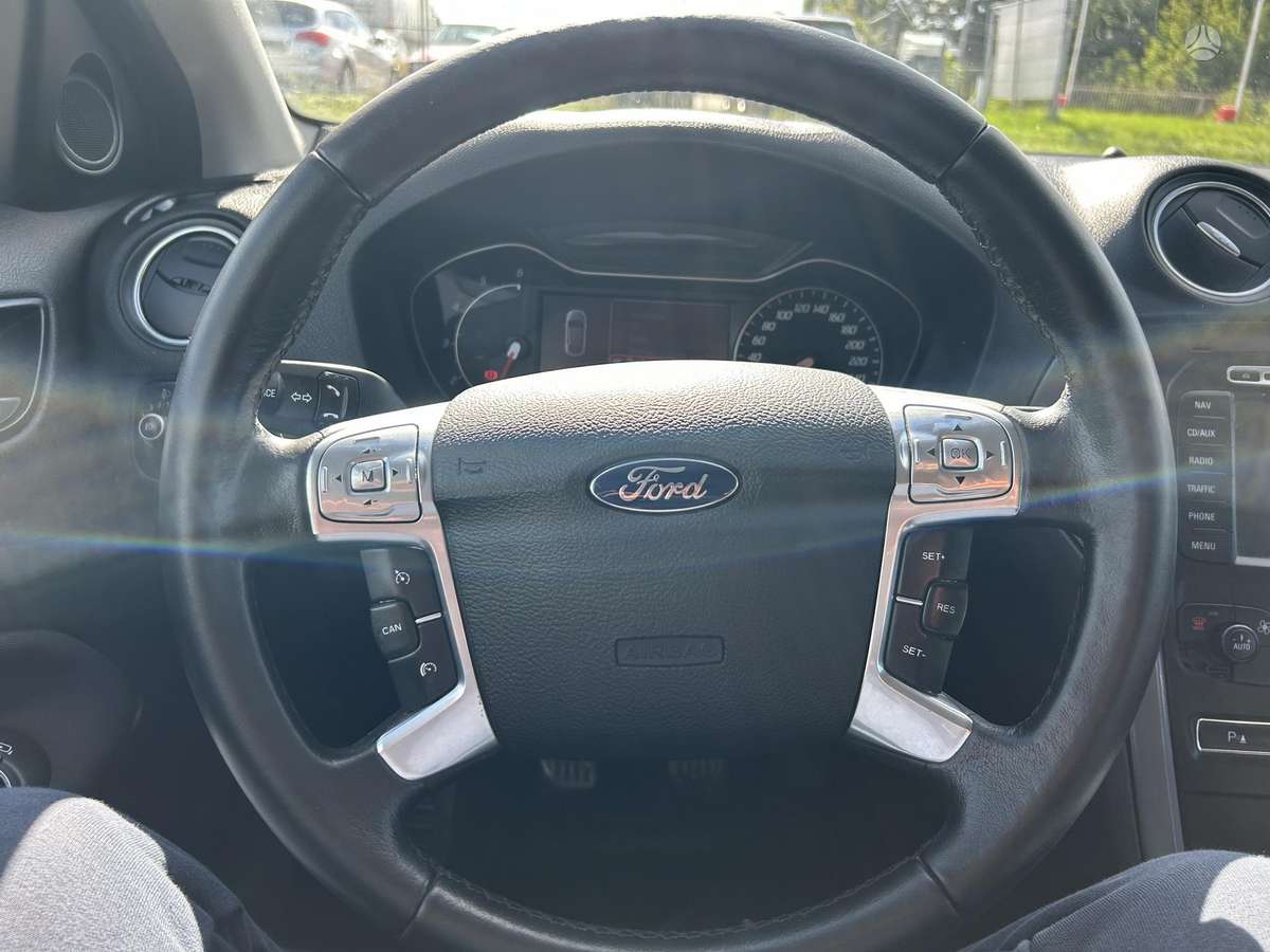 Ford Mondeo 2011 — photo 16
