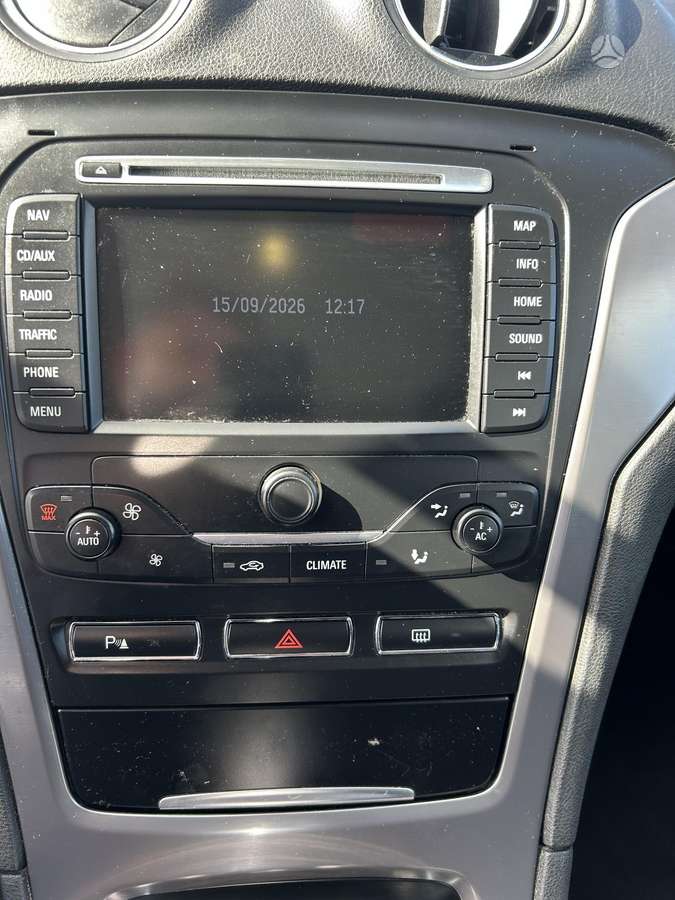 Ford Mondeo 2011 — photo 18