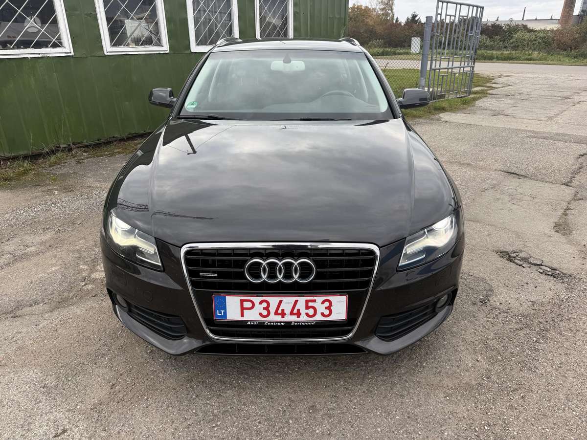 Audi A4 2011 — вигляд ззаду
