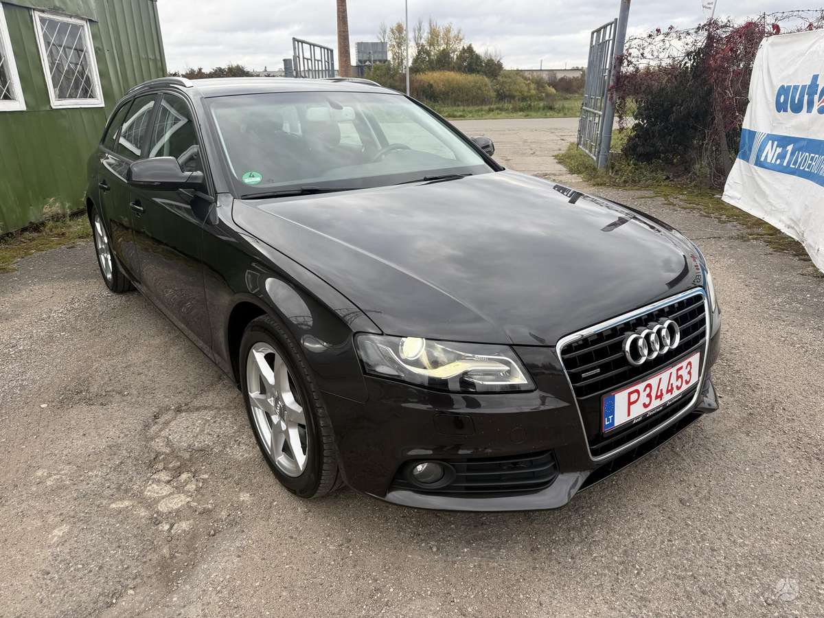 Audi A4 2011 — салон
