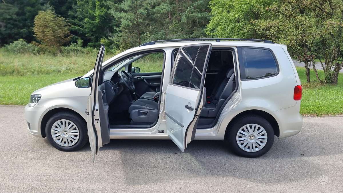 Volkswagen Touran 2011 — photo 11