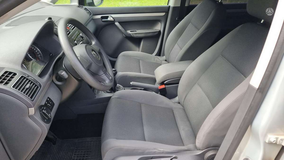 Volkswagen Touran 2011 — photo 13
