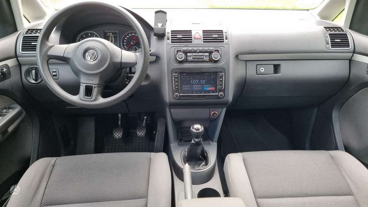 Volkswagen Touran 2011 — photo 15