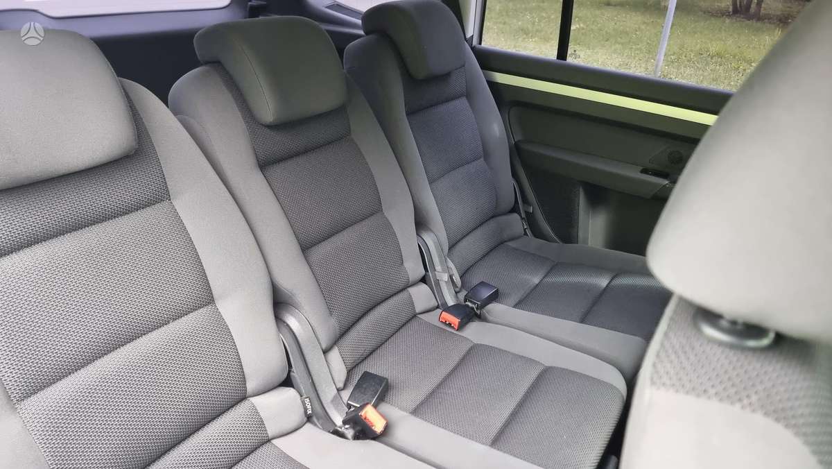 Volkswagen Touran 2011 — photo 22