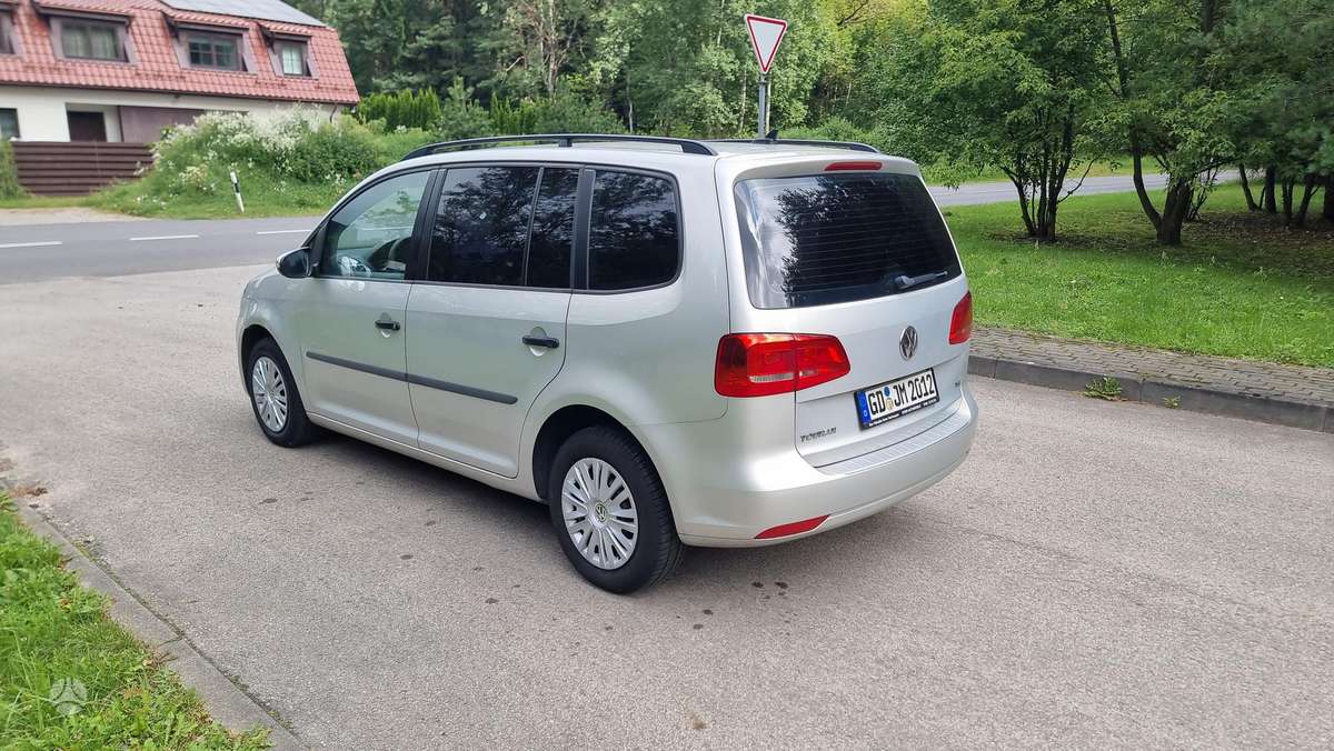 Volkswagen Touran 2011 — photo 26