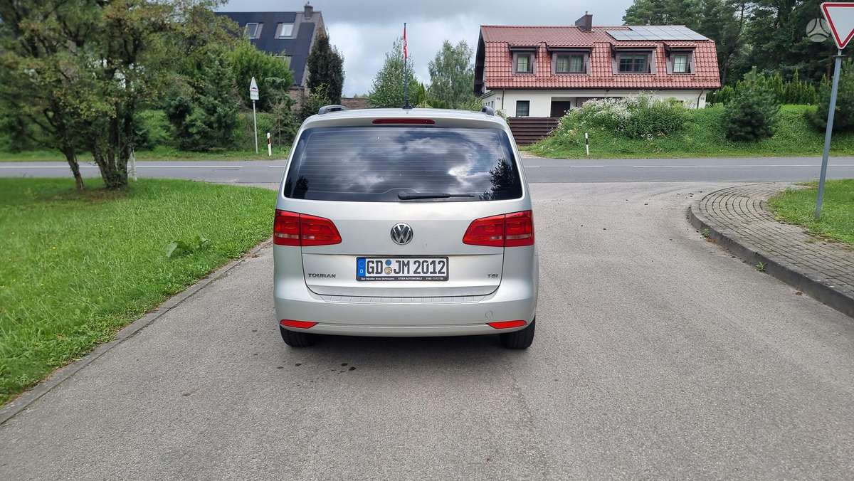 Volkswagen Touran 2011 — photo 27