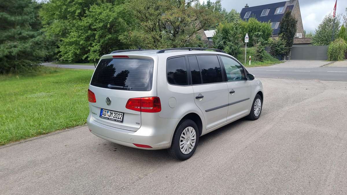 Volkswagen Touran 2011 — photo 28