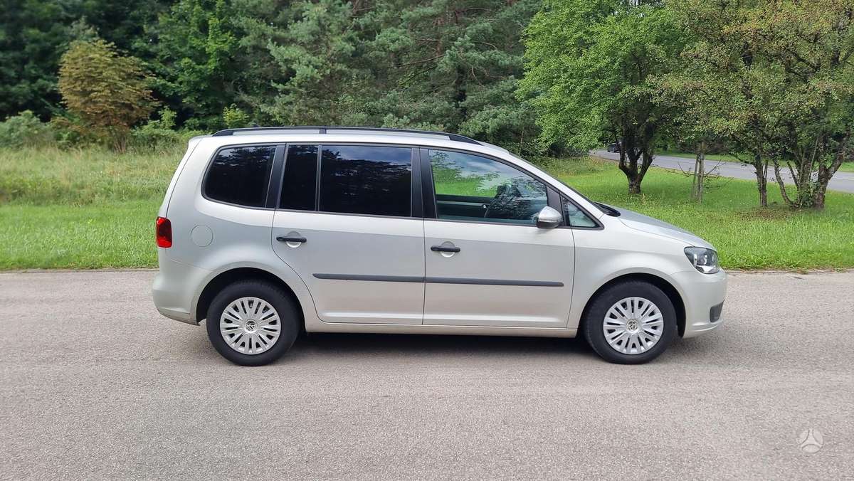 Volkswagen Touran 2011 — photo 29