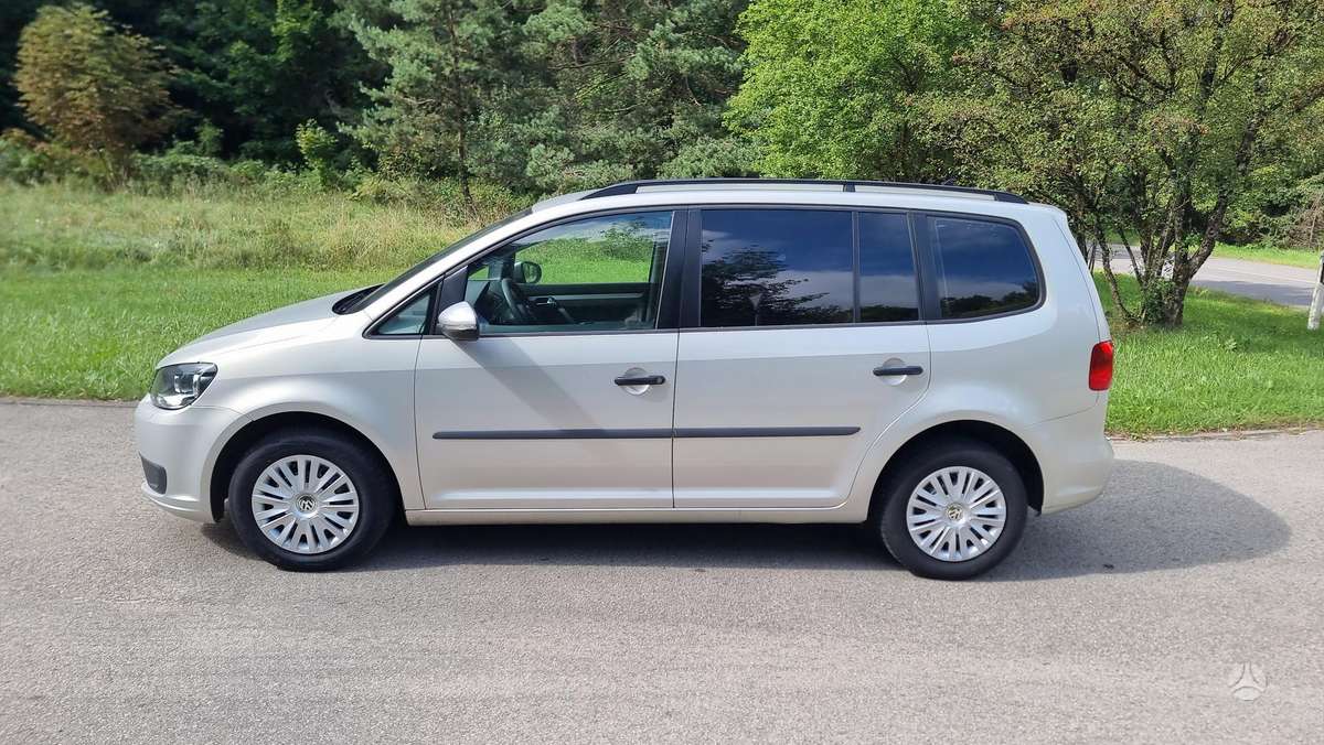 Volkswagen Touran 2011 — photo 9