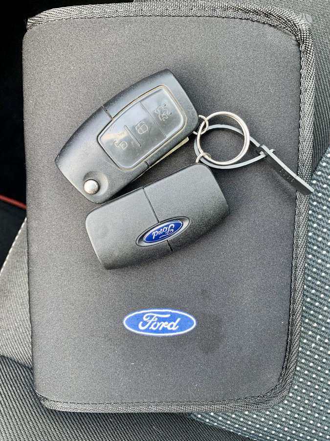 Ford S-MAX 2014 — photo 19