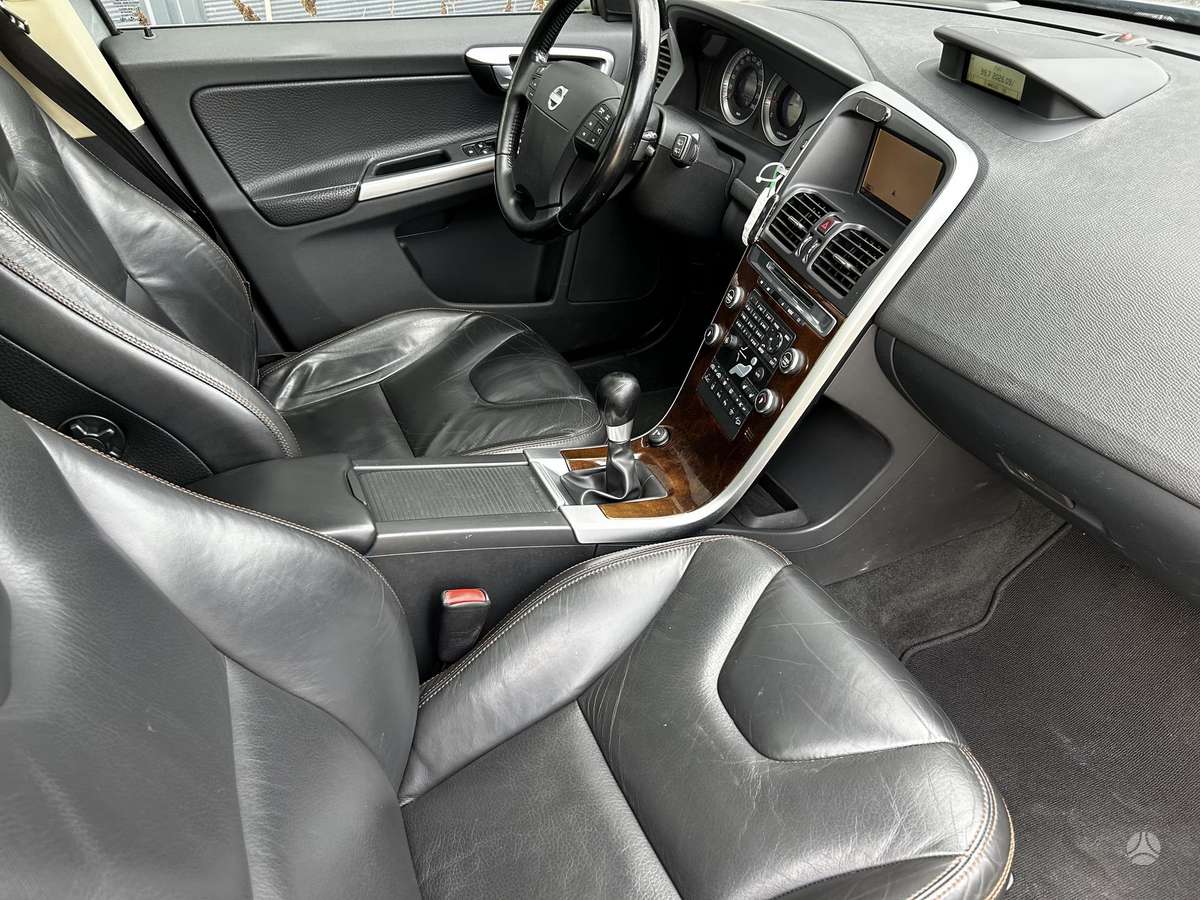 Volvo XC60 2009 — photo 10