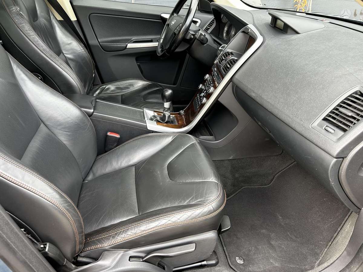 Volvo XC60 2009 — photo 11