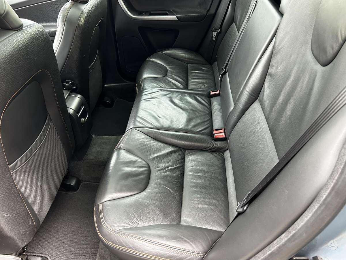 Volvo XC60 2009 — photo 13