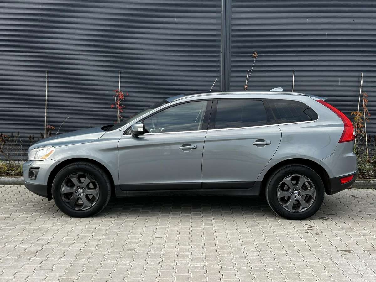 Volvo XC60 2009 — rear view