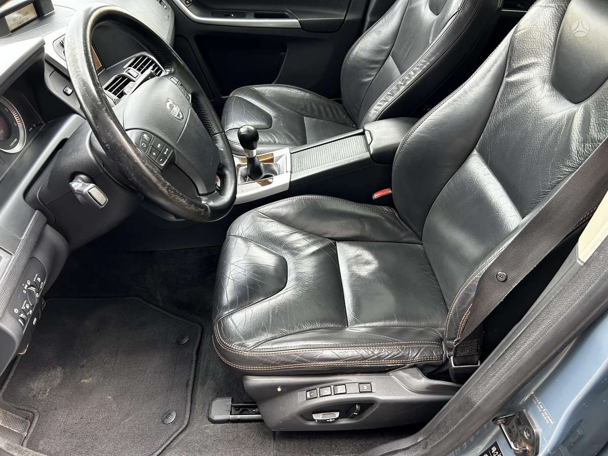 Volvo XC60 2009 — photo 8