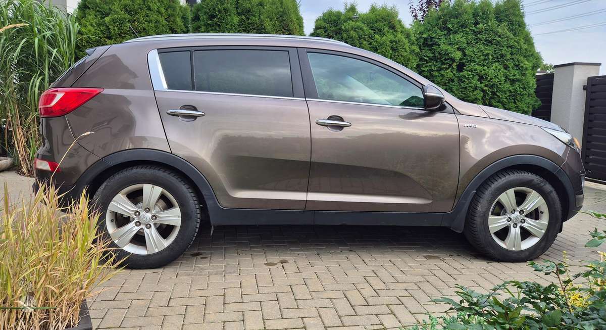 Kia Sportage 2011 — rear view