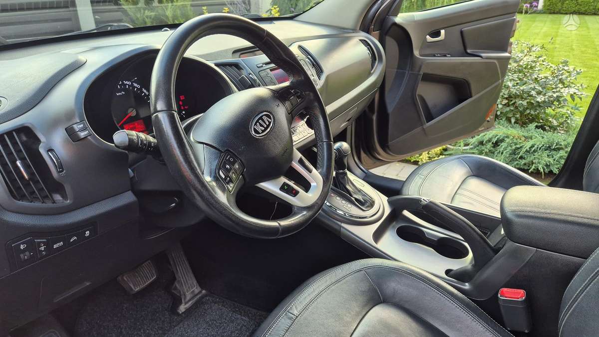 Kia Sportage 2011 — photo 8