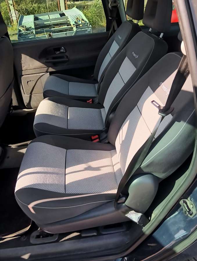 Volkswagen Sharan 2009 — photo 13